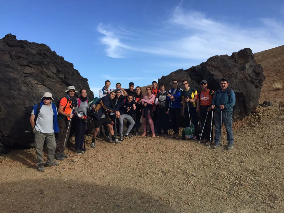 Grupo de senderismo en Las Cañadas del Teide